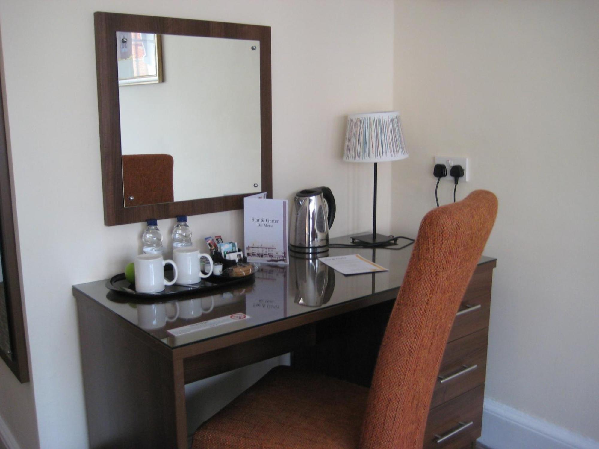 The Star And Garter Hotel Andover Room photo